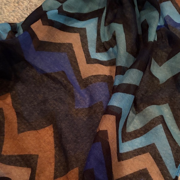 Chic Multicolor Infinity Scarf - Picture 2 of 2